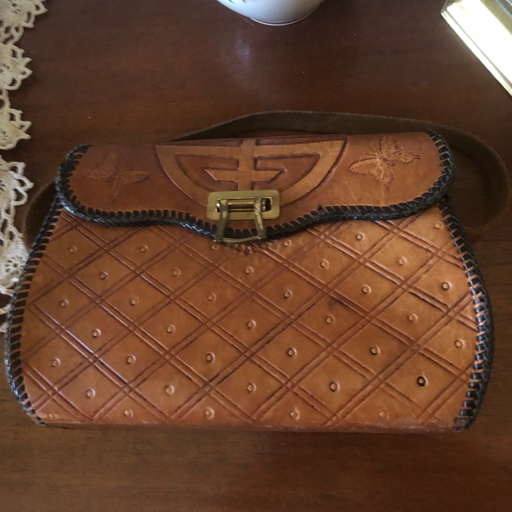🐲Unique Vintage Tooled Leather Purse- 704 $50 or $45 w/offer